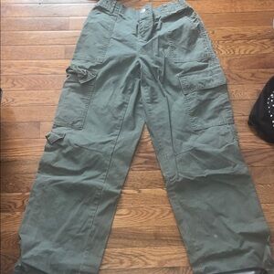 No Boundaries women’s Cargo Pants in Army Green